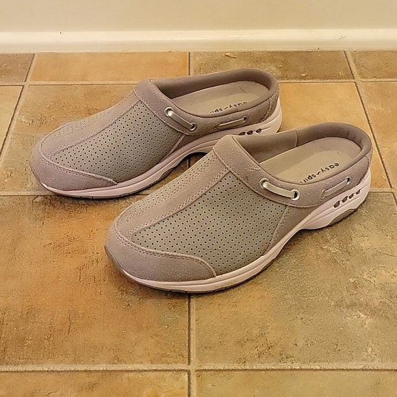 Gray Clogs 👞 - Picture 2 of 5